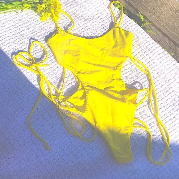 Lovers + Friends TIED UP ONE PIECE IN YELLOW sz xs - Picture 3 of 9